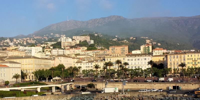 Korsika: Bastia sonnig aber Windböen bis zu 85 km/h