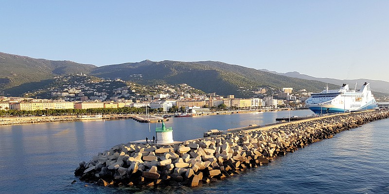 Korsika: Bastia am Nachmittag sonnig