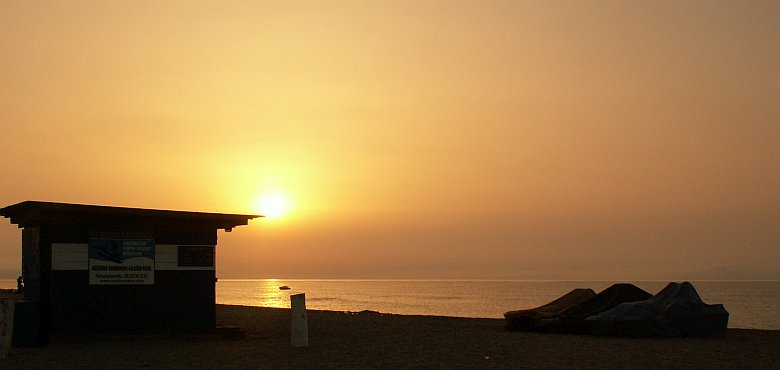 Korsika: Costa-Serena Sonnenaufgang bei Saharastaub Belastung