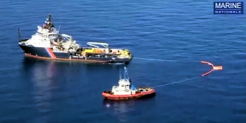 Korsika: Ölteppiche treiben in Richtung Küste Sardiniens.